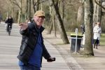 Amsterdam 24 februari 2021
Jack Spijkerman wandelend door het vondelpark