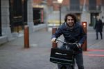 Den Haag 2 maart 2021
Jesse Klaver op de fiets bij het binnenhof.