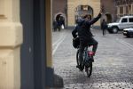 Den Haag 2 maart 2021
Jesse Klaver op de fiets bij het binnenhof.