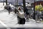 Amsterdam 6 maart 2021
Lauren Verster met de bakfiets met daarin haar 2 kinderen