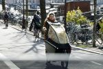 Amsterdam 6 maart 2021
Lauren Verster met de bakfiets met daarin haar 2 kinderen