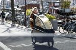 Amsterdam 6 maart 2021
Lauren Verster met de bakfiets met daarin haar 2 kinderen