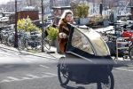 Amsterdam 6 maart 2021
Lauren Verster met de bakfiets met daarin haar 2 kinderen