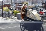Amsterdam 6 maart 2021
Lauren Verster met de bakfiets met daarin haar 2 kinderen