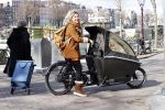 Amsterdam 6 maart 2021
Lauren Verster met de bakfiets met daarin haar 2 kinderen