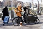 Amsterdam 6 maart 2021
Lauren Verster met de bakfiets met daarin haar 2 kinderen