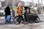 Amsterdam 6 maart 2021
Lauren Verster met de bakfiets met daarin haar 2 kinderen