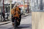Amsterdam 6 maart 2021
Lauren Verster met de bakfiets met daarin haar 2 kinderen