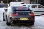OOstzaan 12 februari 2021
Ferry Doedens en Levy v Wilgen checken samen in bij Hotel v d Valk . Levy rijdt in een dikke mercedes GT 63S AMG
