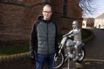 Hengelo 27 februari 2021
Op bezoekbij Martien Meiland die zijn huis verkocht heeft.
Ook spraken wij div mensen in Hengelo die het allemaal heel jammer vinden dat de familie Meiland vertrekt uit Hengelo. We spraken Dave v Aken Luuk Stam Lynet Tiggeloven en Marco Jansen.