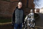 Hengelo 27 februari 2021
Op bezoekbij Martien Meiland die zijn huis verkocht heeft.
Ook spraken wij div mensen in Hengelo die het allemaal heel jammer vinden dat de familie Meiland vertrekt uit Hengelo. We spraken Dave v Aken Luuk Stam Lynet Tiggeloven en Marco Jansen.