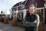 Hengelo 27 februari 2021
Op bezoekbij Martien Meiland die zijn huis verkocht heeft.
Ook spraken wij div mensen in Hengelo die het allemaal heel jammer vinden dat de familie Meiland vertrekt uit Hengelo. We spraken Dave v Aken Luuk Stam Lynet Tiggeloven en Marco Jansen.