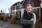 Hengelo 27 februari 2021
Op bezoekbij Martien Meiland die zijn huis verkocht heeft.
Ook spraken wij div mensen in Hengelo die het allemaal heel jammer vinden dat de familie Meiland vertrekt uit Hengelo. We spraken Dave v Aken Luuk Stam Lynet Tiggeloven en Marco Jansen.