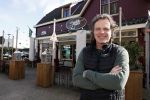 Hengelo 27 februari 2021
Op bezoekbij Martien Meiland die zijn huis verkocht heeft.
Ook spraken wij div mensen in Hengelo die het allemaal heel jammer vinden dat de familie Meiland vertrekt uit Hengelo. We spraken Dave v Aken Luuk Stam Lynet Tiggeloven en Marco Jansen.