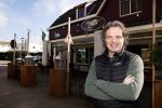 Hengelo 27 februari 2021
Op bezoekbij Martien Meiland die zijn huis verkocht heeft.
Ook spraken wij div mensen in Hengelo die het allemaal heel jammer vinden dat de familie Meiland vertrekt uit Hengelo. We spraken Dave v Aken Luuk Stam Lynet Tiggeloven en Marco Jansen.