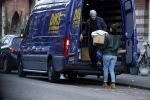 Amsterdam 5 maart 2021
Marieke Elsinga en haar vriend Sander verhuizen naar hun nieuwe huis . De studenten verhuizer verhuist ze.