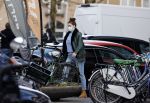 Amsterdam 5 maart 2021
Marieke Elsinga en haar vriend Sander verhuizen naar hun nieuwe huis . De studenten verhuizer verhuist ze.