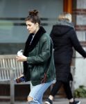 Amsterdam 5 maart 2021
Marieke Elsinga en haar vriend Sander verhuizen naar hun nieuwe huis . De studenten verhuizer verhuist ze.