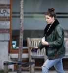 Amsterdam 5 maart 2021
Marieke Elsinga en haar vriend Sander verhuizen naar hun nieuwe huis . De studenten verhuizer verhuist ze.