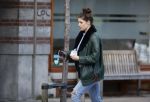 Amsterdam 5 maart 2021
Marieke Elsinga en haar vriend Sander verhuizen naar hun nieuwe huis . De studenten verhuizer verhuist ze.