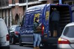 Amsterdam 5 maart 2021
Marieke Elsinga en haar vriend Sander verhuizen naar hun nieuwe huis . De studenten verhuizer verhuist ze.