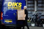 Amsterdam 5 maart 2021
Marieke Elsinga en haar vriend Sander verhuizen naar hun nieuwe huis . De studenten verhuizer verhuist ze.