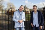 Hengelo 27 februari 2021
Op bezoekbij Martien Meiland die zijn huis verkocht heeft.
Ook spraken wij div mensen in Hengelo die het allemaal heel jammer vinden dat de familie Meiland vertrekt uit Hengelo. We spraken Dave v Aken Luuk Stam Lynet Tiggeloven en Marco Jansen. Martien met story journalist Nick Dijkman