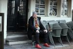 Amsterdam 4 maart 2021
Peter Faber zit elke ochtend tijdens corona bij cafe Kobalt op terras.
