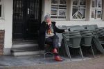 Amsterdam 4 maart 2021
Peter Faber zit elke ochtend tijdens corona bij cafe Kobalt op terras.