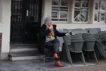 Amsterdam 4 maart 2021
Peter Faber zit elke ochtend tijdens corona bij cafe Kobalt op terras.