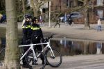 Amsterdam 21 februari 2021
Geert Wilders met zijn beveiliging in het vondelpark bij VondelCS. Veel politie aanwezig