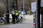 Amsterdam 21 februari 2021
Geert Wilders met zijn beveiliging in het vondelpark bij VondelCS. Veel politie aanwezig