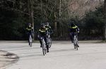 Amsterdam 21 februari 2021
Geert Wilders met zijn beveiliging in het vondelpark bij VondelCS. Veel politie aanwezig