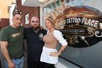 Eindhoven, 6 maart 2021
Danny van Dannyâ€™s Tattoo zet een tattoo bij Barbie