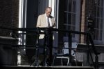 Amsterdam 26 februari 2021
Theo Hiddema in het zonnetje voor zijn huis.