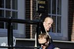 Amsterdam 26 februari 2021
Theo Hiddema in het zonnetje voor zijn huis.