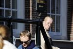 Amsterdam 26 februari 2021
Theo Hiddema in het zonnetje voor zijn huis.