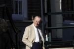 Amsterdam 26 februari 2021
Theo Hiddema in het zonnetje voor zijn huis.