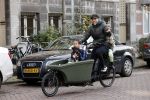 Amsterdam 25 februari 2021
Tjeerd Oosterhuis met zijn dochters op de bakfiets in Amsterdam