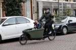 Amsterdam 25 februari 2021
Tjeerd Oosterhuis met zijn dochters op de bakfiets in Amsterdam