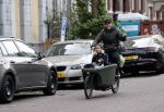Amsterdam 25 februari 2021
Tjeerd Oosterhuis met zijn dochters op de bakfiets in Amsterdam