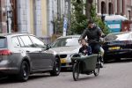 Amsterdam 25 februari 2021
Tjeerd Oosterhuis met zijn dochters op de bakfiets in Amsterdam