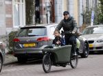 Amsterdam 25 februari 2021
Tjeerd Oosterhuis met zijn dochters op de bakfiets in Amsterdam