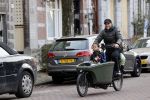 Amsterdam 25 februari 2021
Tjeerd Oosterhuis met zijn dochters op de bakfiets in Amsterdam