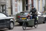 Amsterdam 25 februari 2021
Tjeerd Oosterhuis met zijn dochters op de bakfiets in Amsterdam