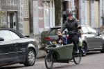 Amsterdam 25 februari 2021
Tjeerd Oosterhuis met zijn dochters op de bakfiets in Amsterdam