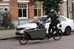 Amsterdam 25 februari 2021
Tjeerd Oosterhuis met zijn dochters op de bakfiets in Amsterdam