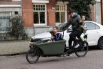 Amsterdam 25 februari 2021
Tjeerd Oosterhuis met zijn dochters op de bakfiets in Amsterdam