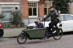 Amsterdam 25 februari 2021
Tjeerd Oosterhuis met zijn dochters op de bakfiets in Amsterdam