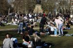 Amsterdam 24 februari 2021
Grote drukte in het vondelpark tijdens corona. Het was heerlijk weer met een zonnetje en een graad of 20.
